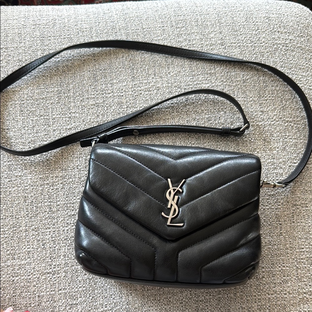SAINT LAURENT YSL
Loulou Toy quilted leather shoulder bag